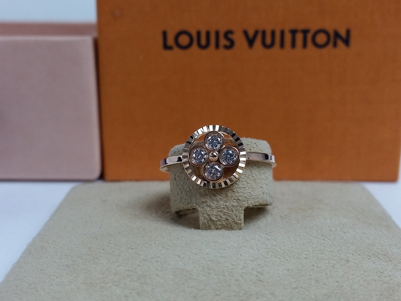 LOUIS VUITTON 18kt Pink/Rose 750 Gold Diamond Blossom Monogram Floral BB Ring Q9H38H