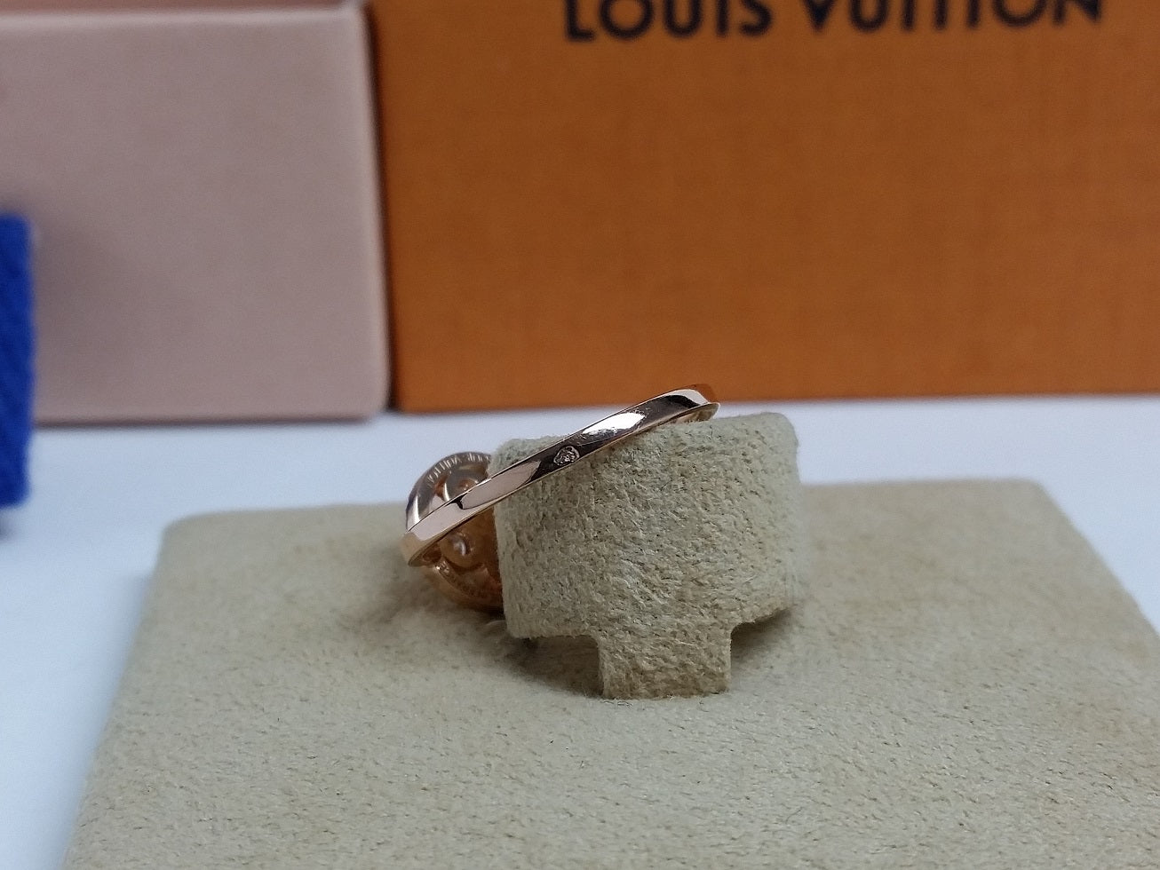 LOUIS VUITTON 18kt Pink/Rose 750 Gold Diamond Blossom Monogram Floral BB Ring Q9H38H