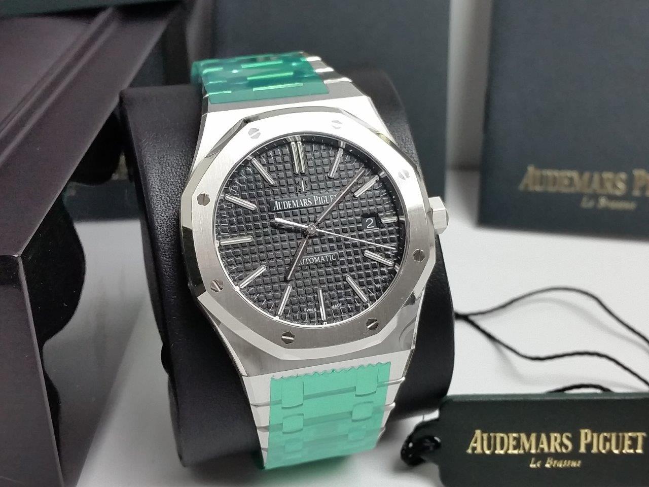 Audemars Piguet Royal Oak 15400ST Selfwinding 41mm Black/Silver