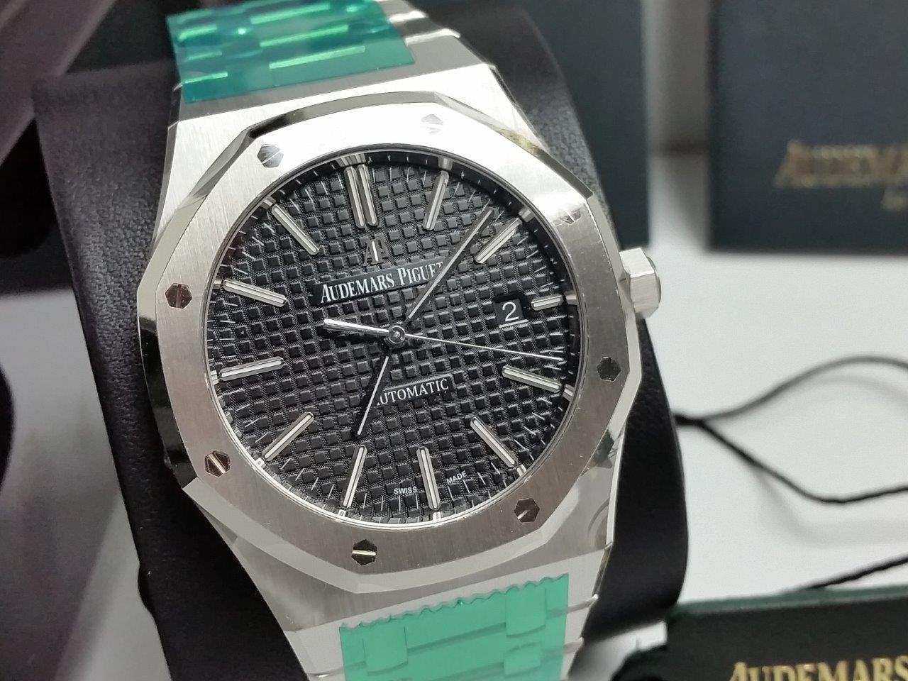Audemars Piguet Royal Oak 15400ST Selfwinding 41mm Black/Silver
