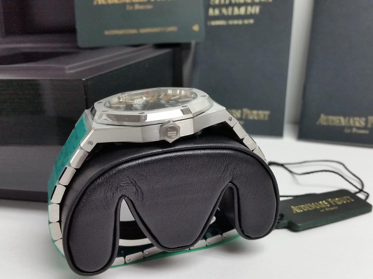 Audemars Piguet Royal Oak 15400ST Selfwinding 41mm Black/Silver