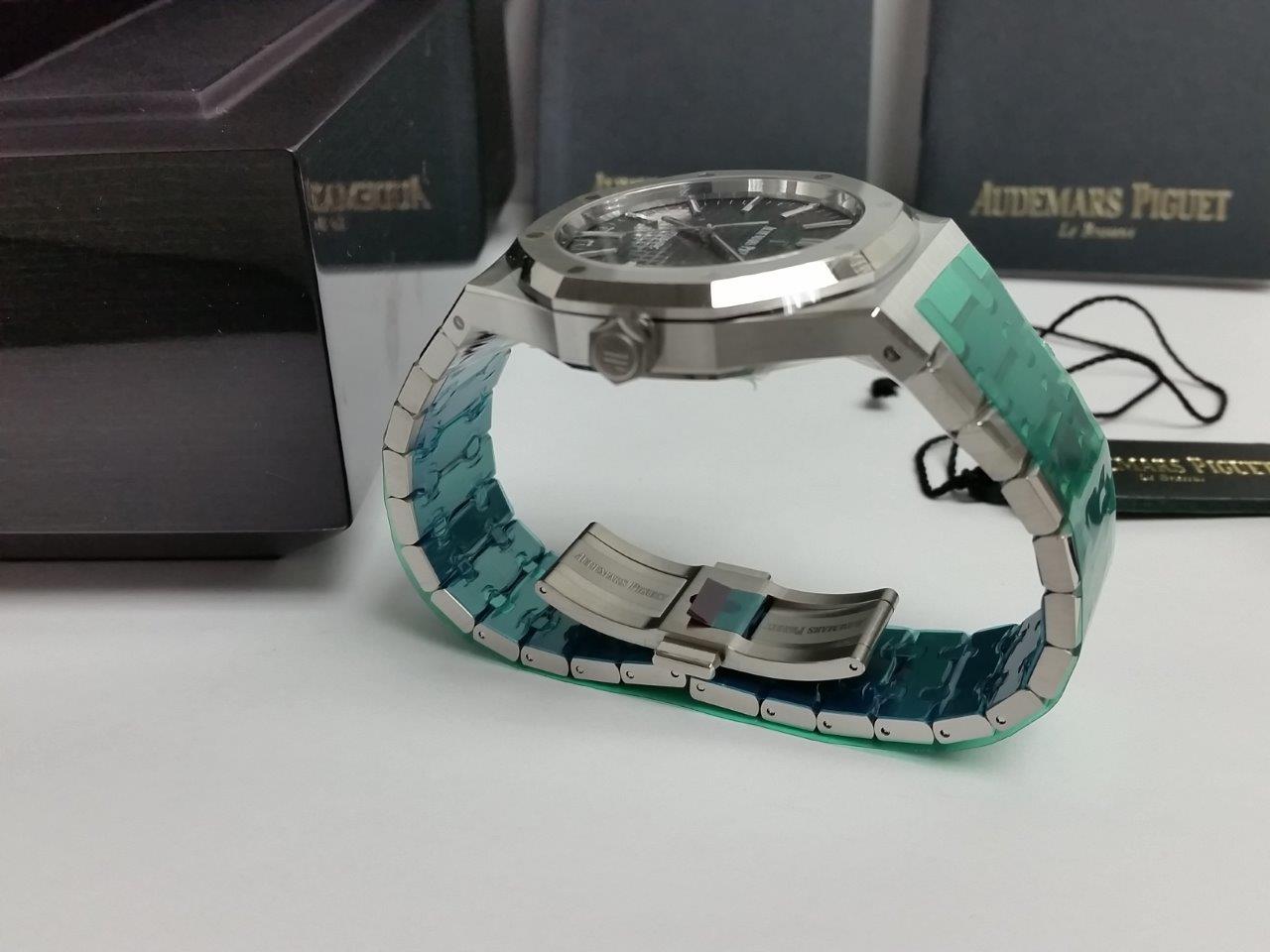 Audemars Piguet Royal Oak 15400ST Selfwinding 41mm Black/Silver