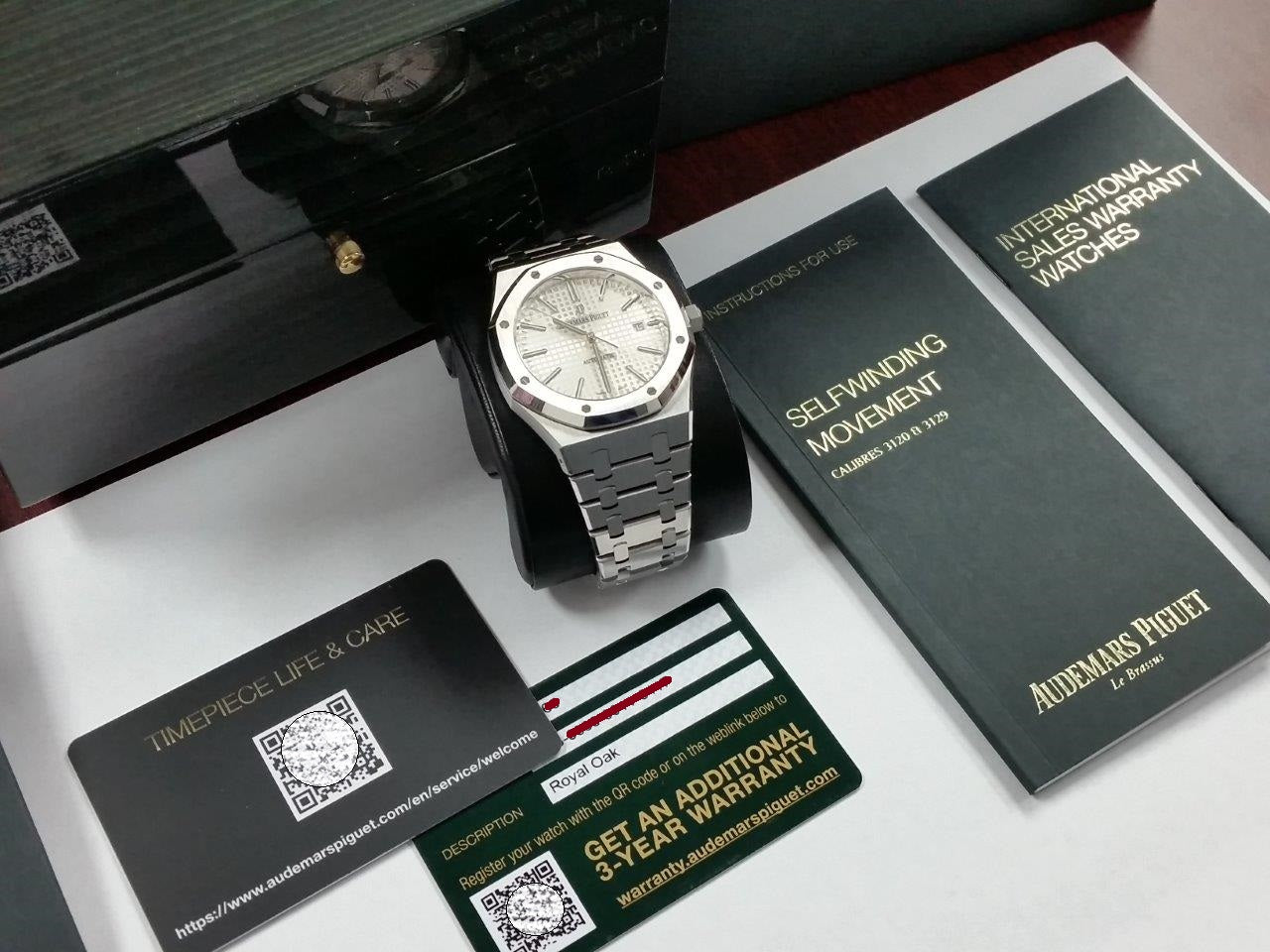 Audemars Piguet Royal Oak 15400ST.OO.1220ST.02 Selfwinding 41mm Silver Dial New 2018 Full Set