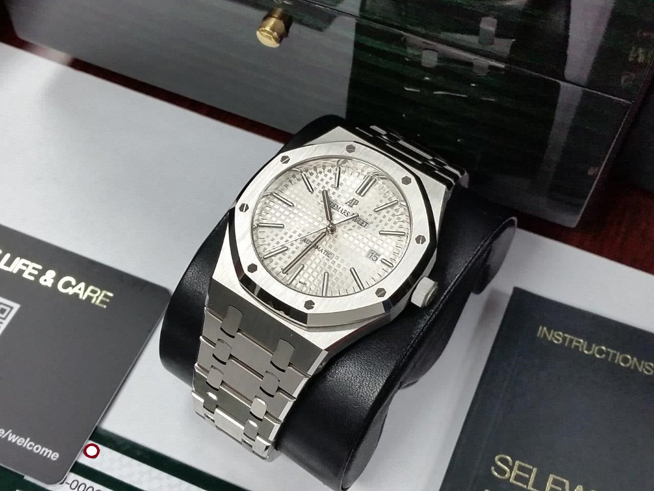 Audemars Piguet Royal Oak 15400ST.OO.1220ST.02 Selfwinding 41mm Silver Dial New 2018 Full Set