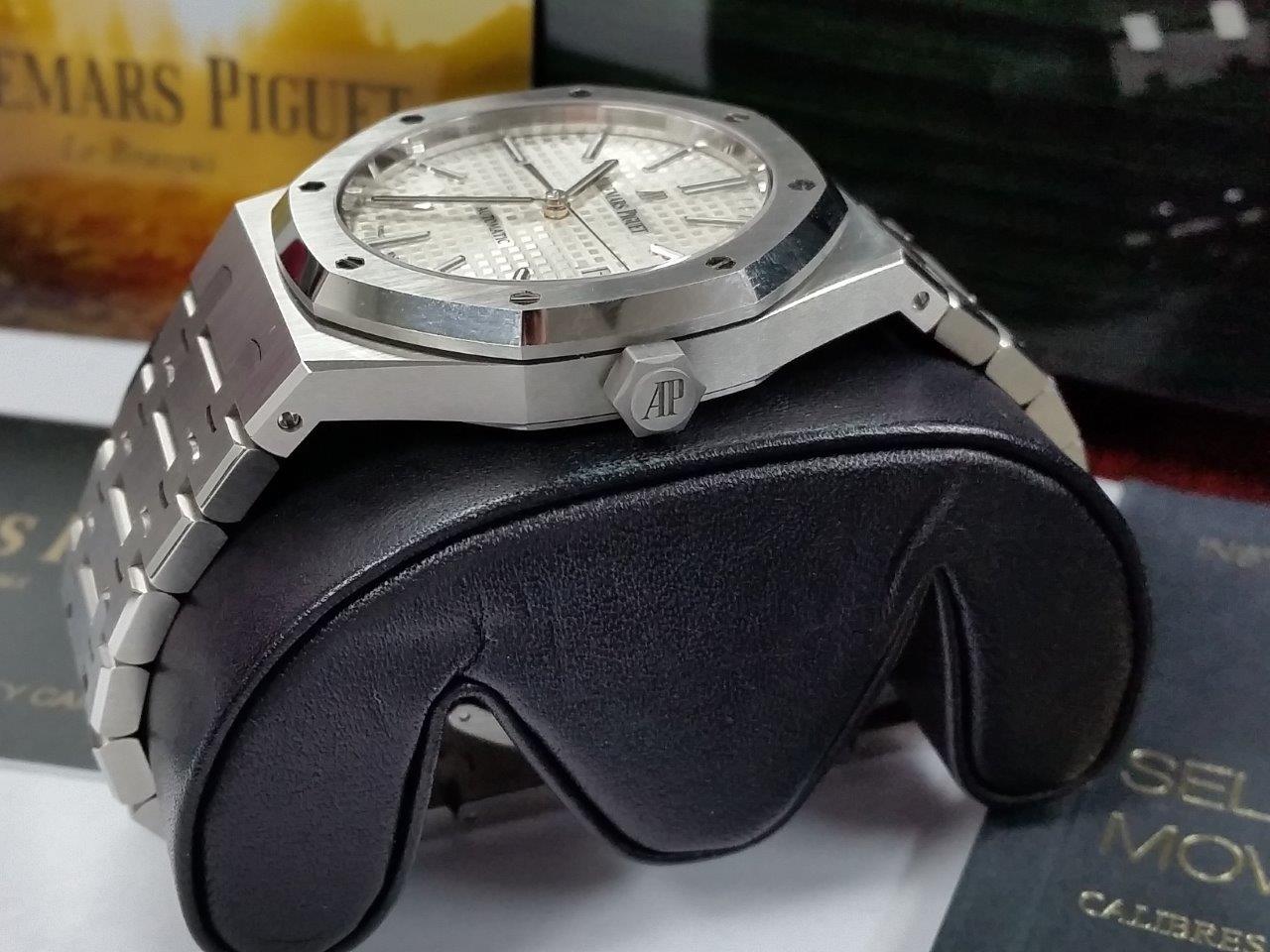 Audemars Piguet Royal Oak 15400ST.OO.1220ST.02 Selfwinding 41mm Silver Dial New 2018 Full Set