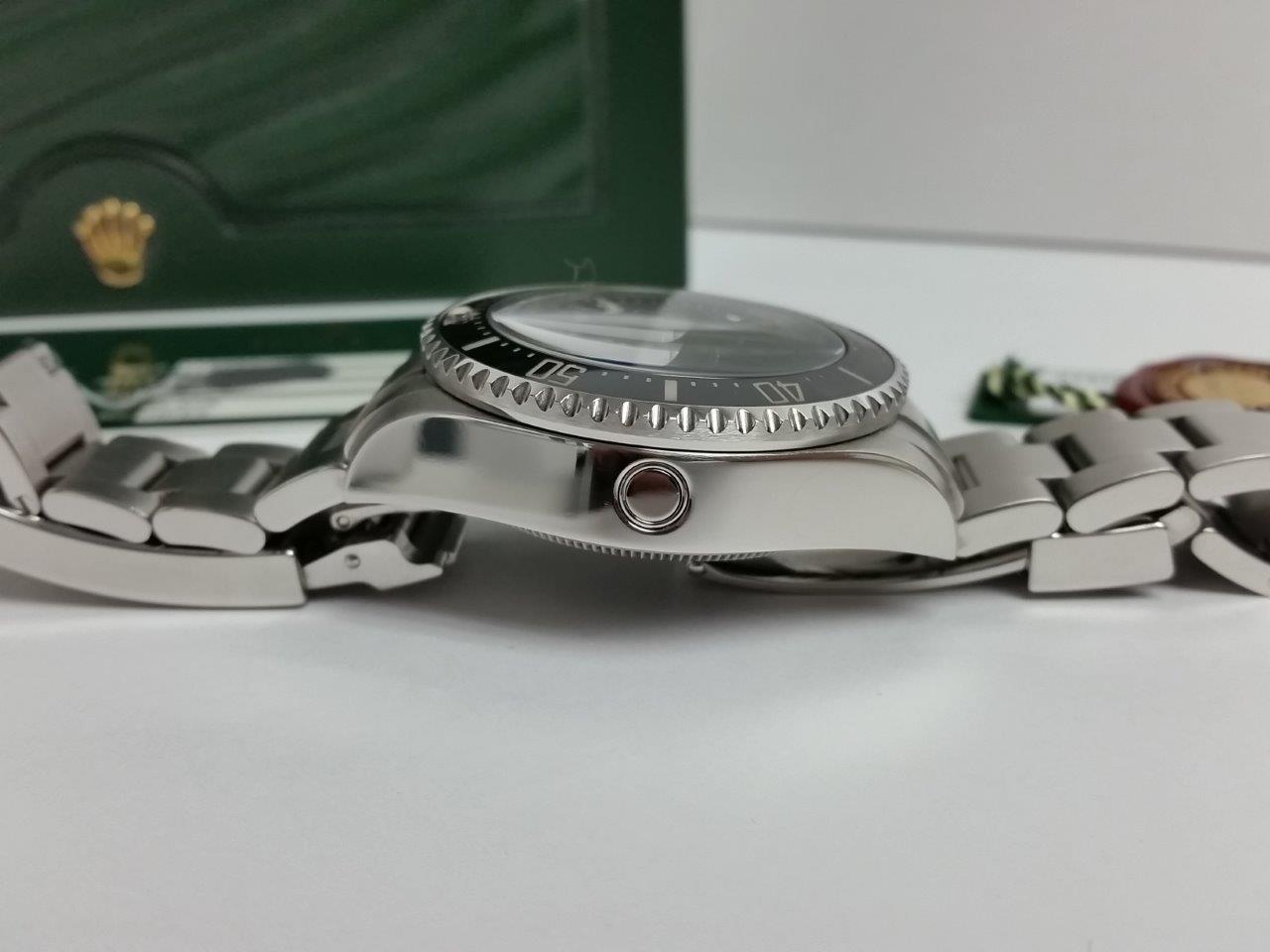 Rolex Oyster Perpetual DEEPSEA SEA-DWELLER 3900M Black Box Papers 116660 V