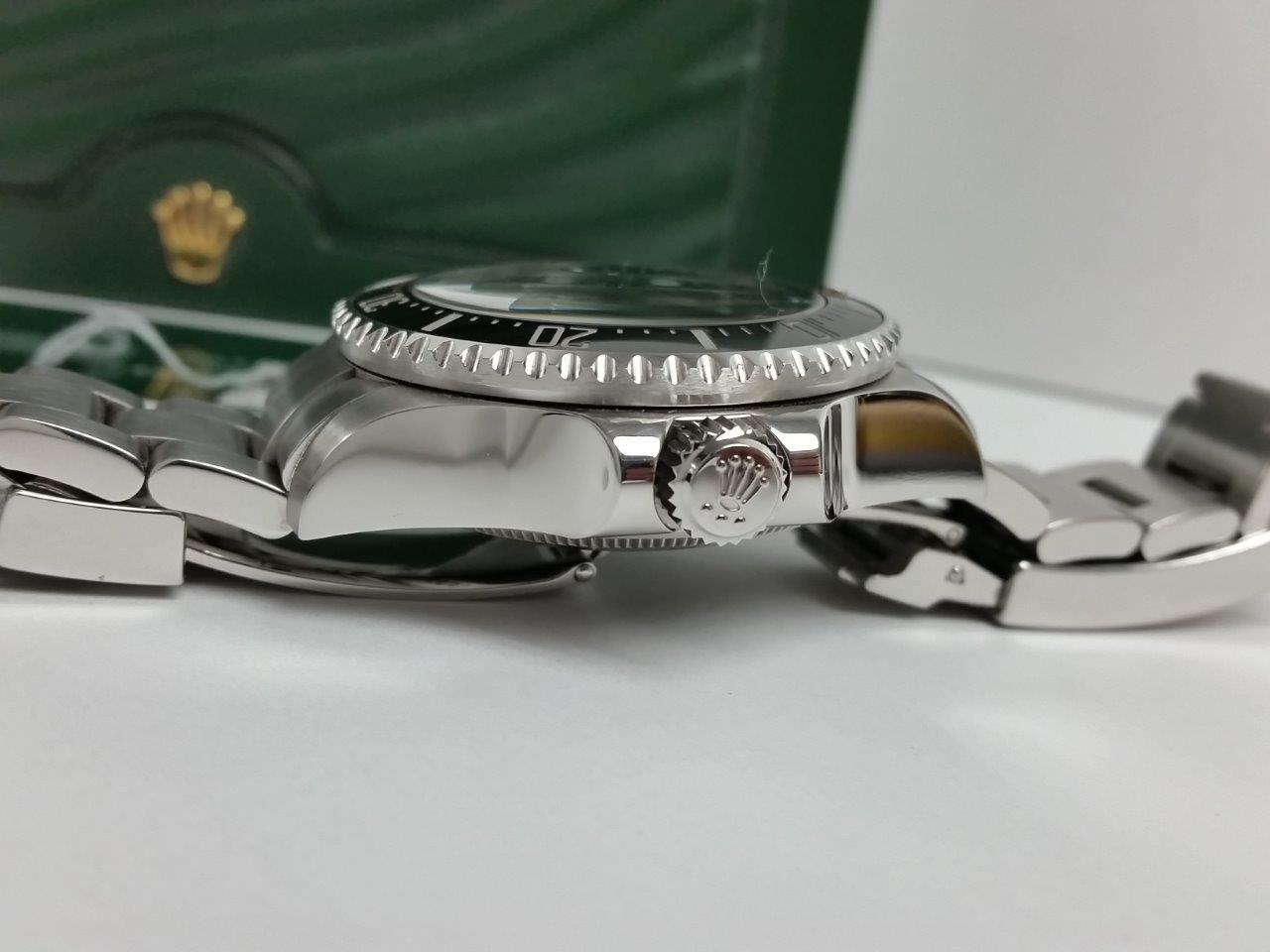 Rolex Oyster Perpetual DEEPSEA SEA-DWELLER 3900M Black Box Papers 116660 V