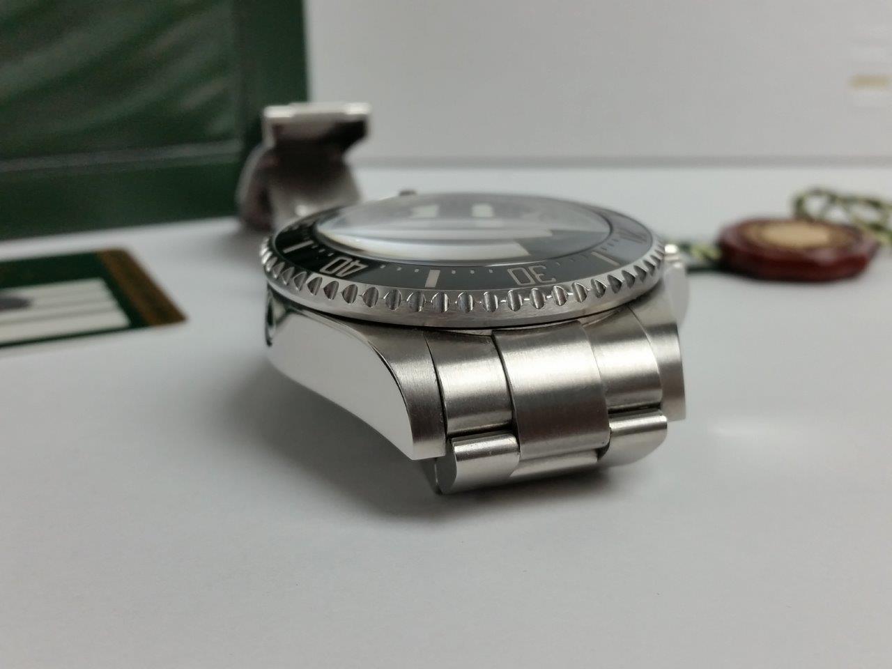 Rolex Oyster Perpetual DEEPSEA SEA-DWELLER 3900M Black Box Papers 116660 V