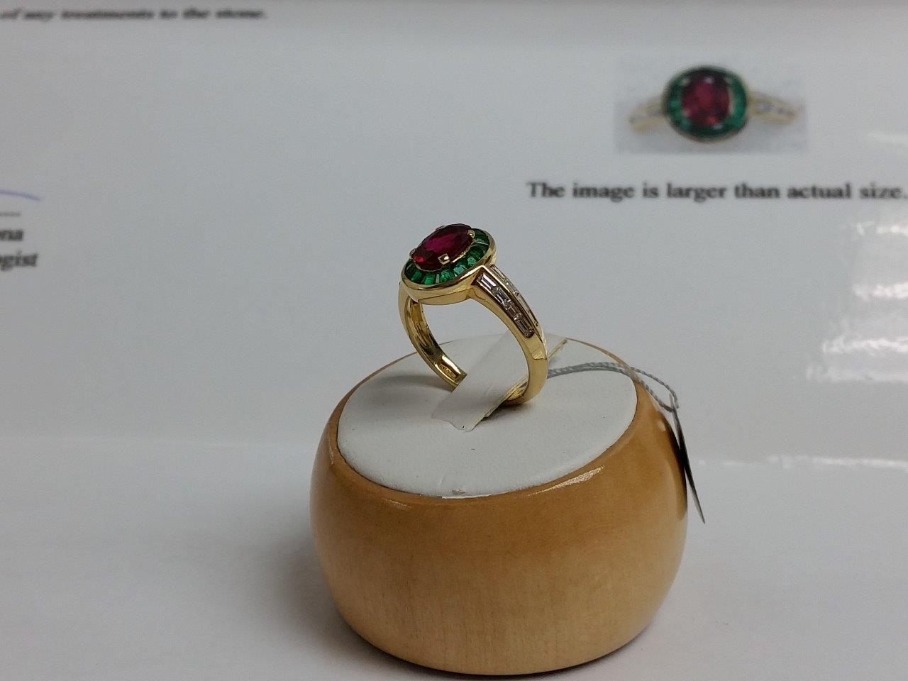 Ladies 18k Yellow Gold Ring w/ Diamonds-Emeralds Natural Oval Ruby