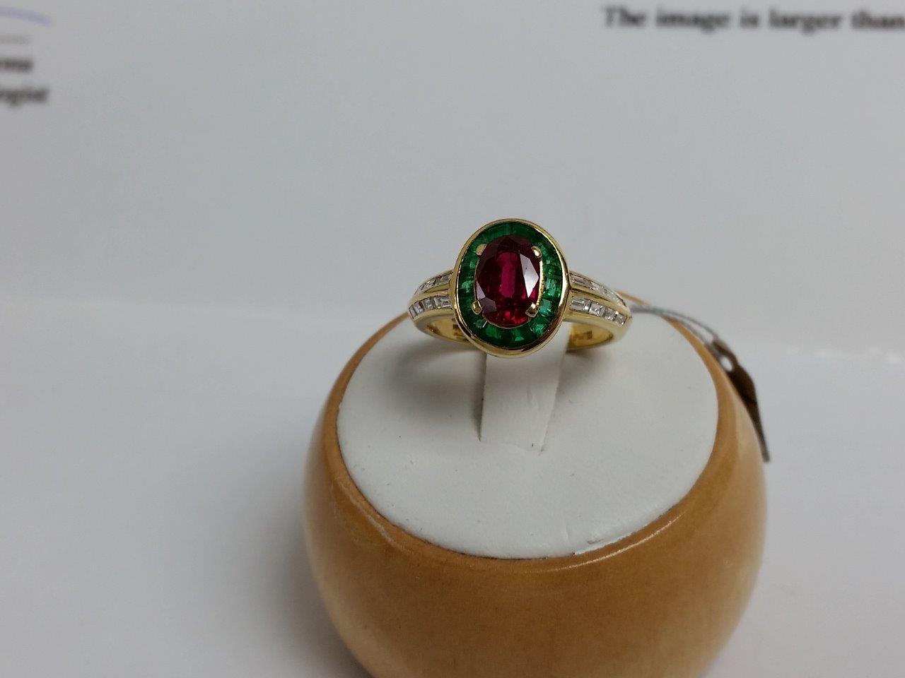 Ladies 18k Yellow Gold Ring w/ Diamonds-Emeralds Natural Oval Ruby