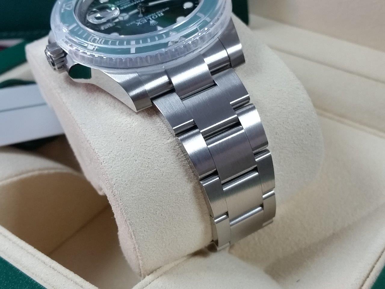 Rolex Submariner Date 116610LV Green Dial/Bezel Ceramic HULK w/Stickers Brand New
