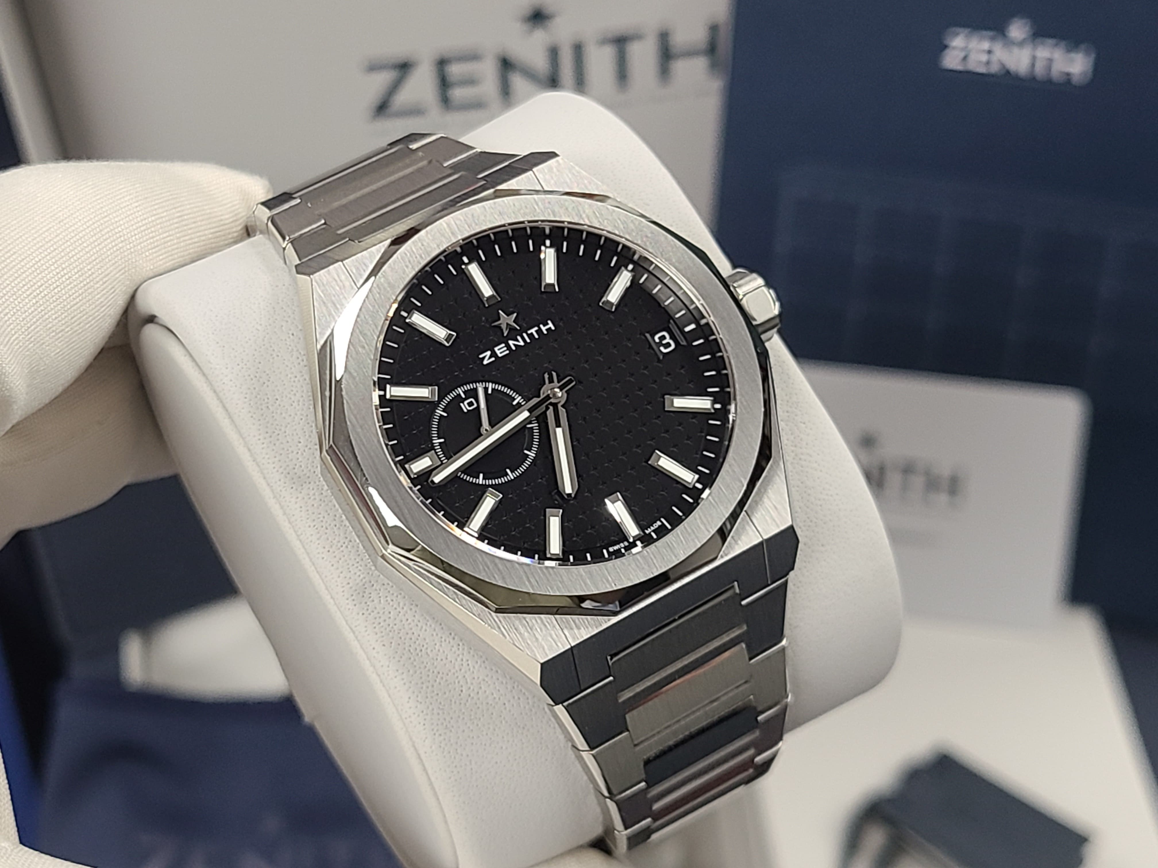 セリュキア Zenith Defy Skyline 41 Black Dial SS Bracelet New Sealed Rubber