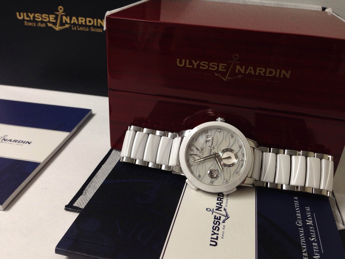 ULYSSE NARDIN Executive Dual Time GMT 243-10-7-691 Ceramic-Diamonds-Mother Pearl